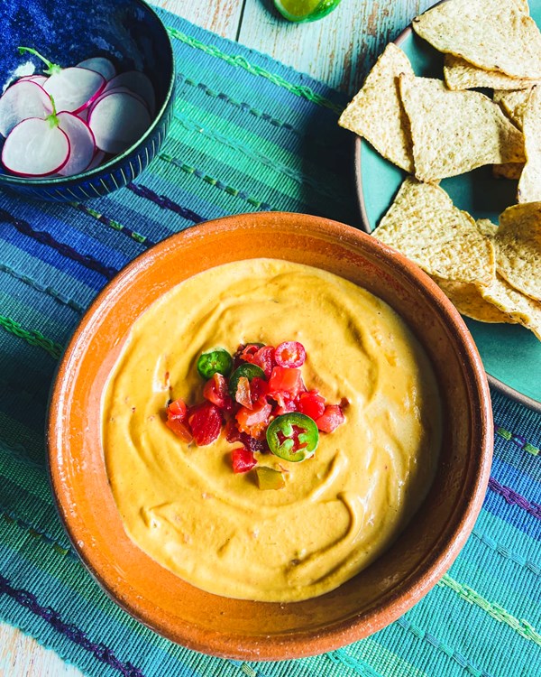 Creamy vegan queso
