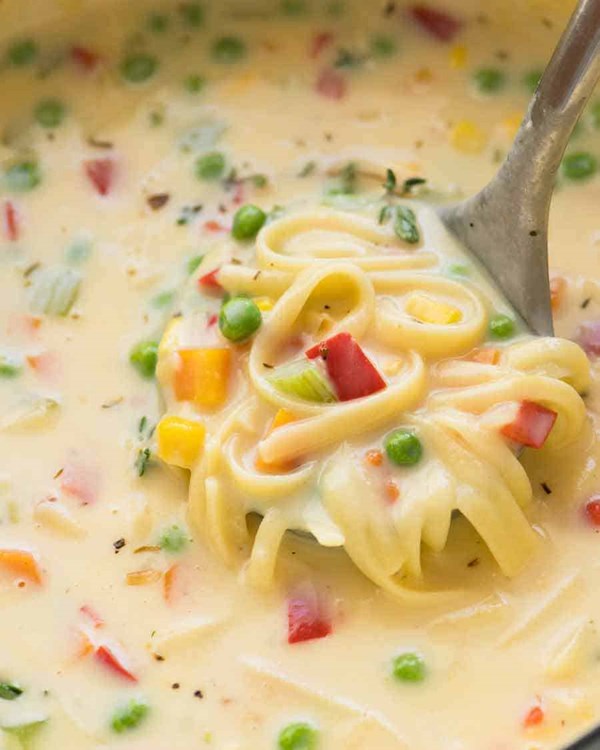 Creamy vegetable soup with noodles (no cream)