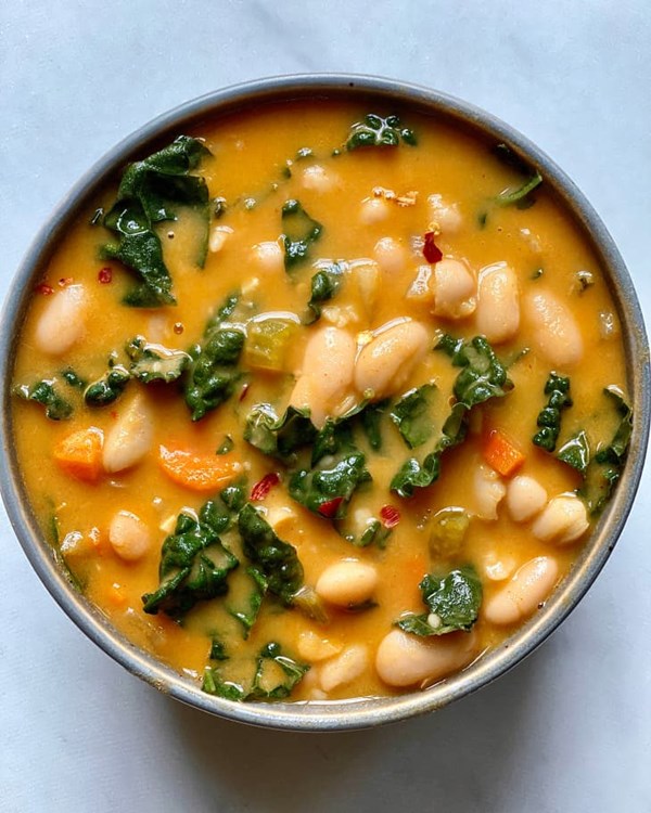 Creamy white bean and kale soup
