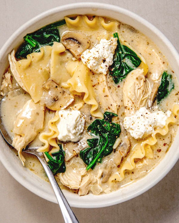 Creamy white lasagna soup 