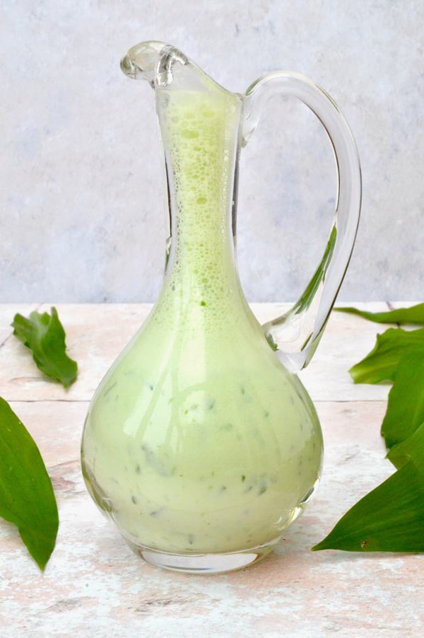 Creamy wild garlic dressing 