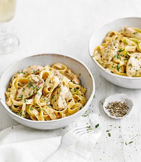 Creamy wine & mustard chicken tagliatelle