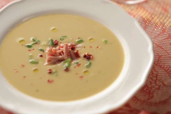 Creamy yellow split pea soup with cured pork (Soupa apo fava me pasto hoirino)