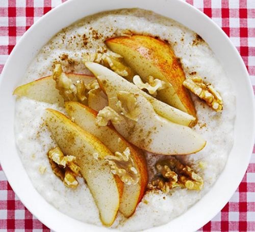 Creamy yogurt porridge with pear, walnut & cinnamon