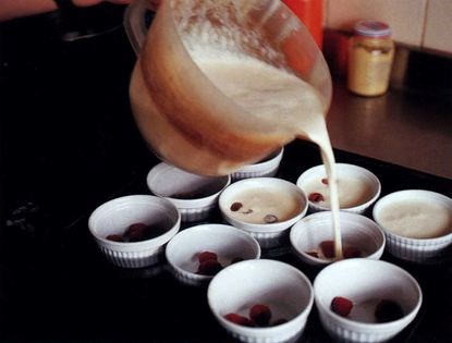 Crème brûlée with raspberries