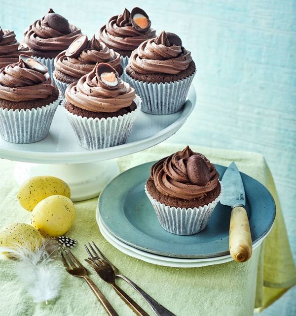 Creme egg chocolate fudge cakes