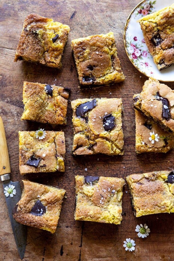 Crème fraîche chocolate chunk cookie bars