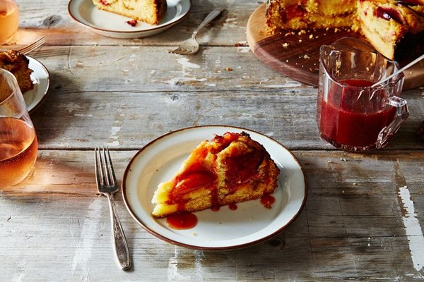 Crème fraîche plum cake with plum caramel