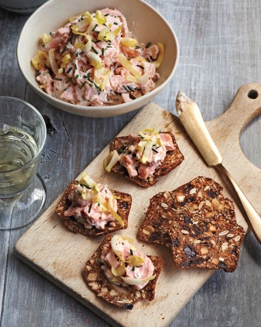 Crème fraîche salmon spread