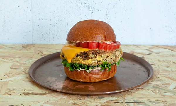 Creole black-eyed bean burger