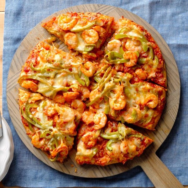 Creole shrimp pizza