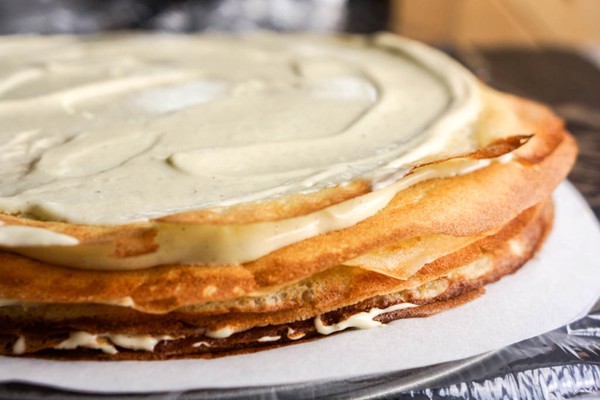 Crêpe cake with pistachio cream