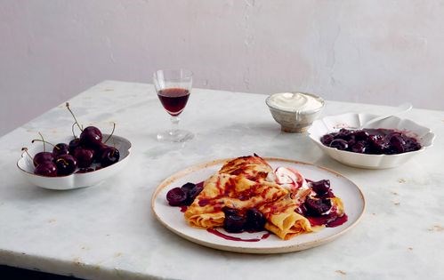 Crêpes cherry jubilee