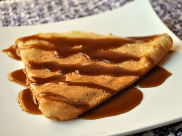 Crepes with caramel sauce