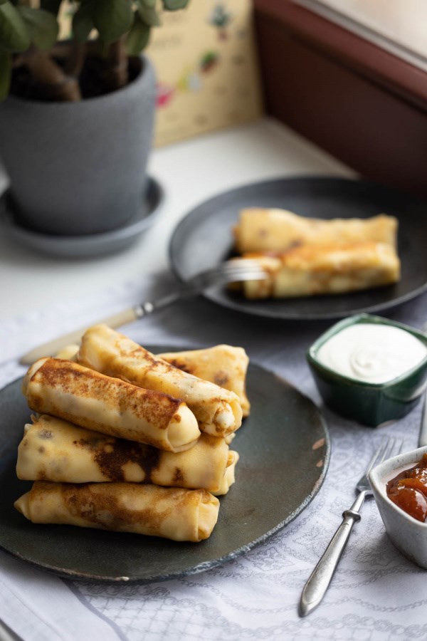 Crêpes with creamy farmer cheese filling (Nalysnyky)