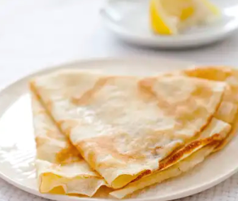 Crêpes with dulce de leche and toasted pecans