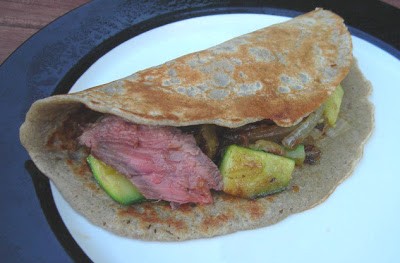 Crêpes with steak, onions & zucchini