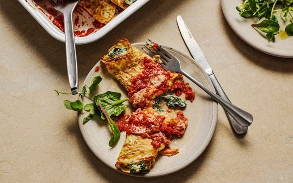 Crespelle stuffed with spinach, leeks and ricotta