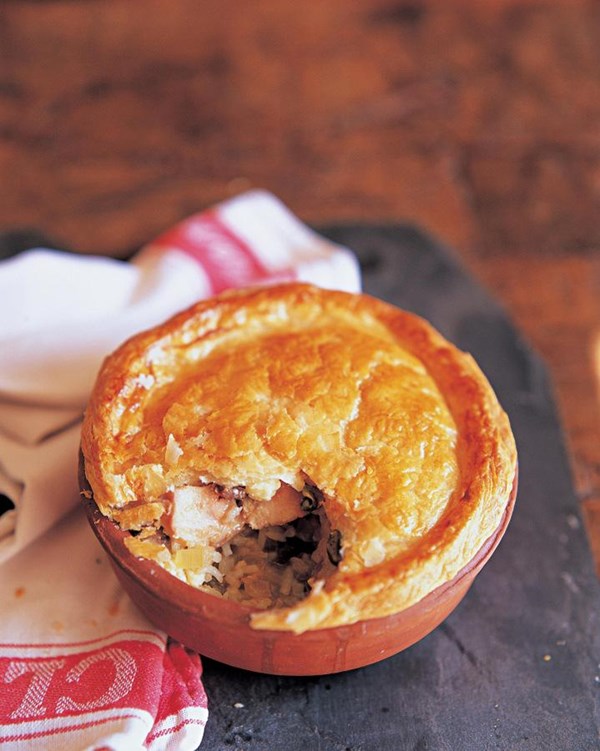 Cretan rabbit pie