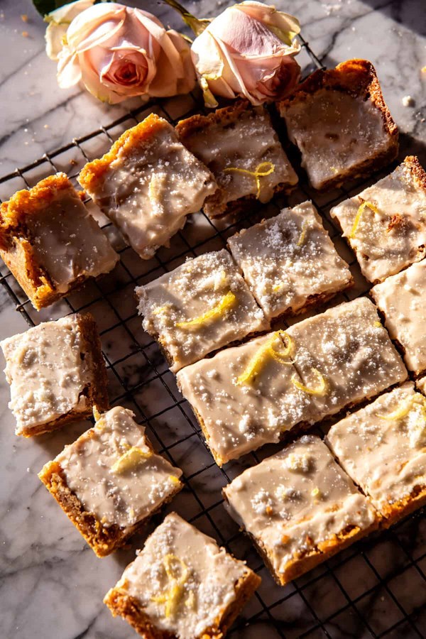 Crinkle top lemon blondies
