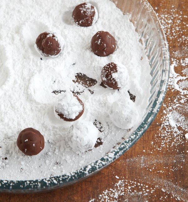 Crinkles with powdered sugar