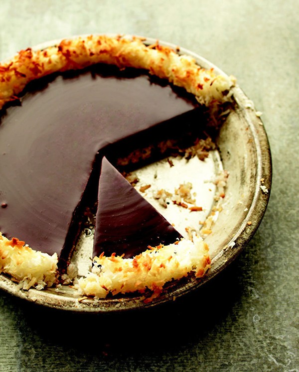 Crisp coconut and chocolate pie