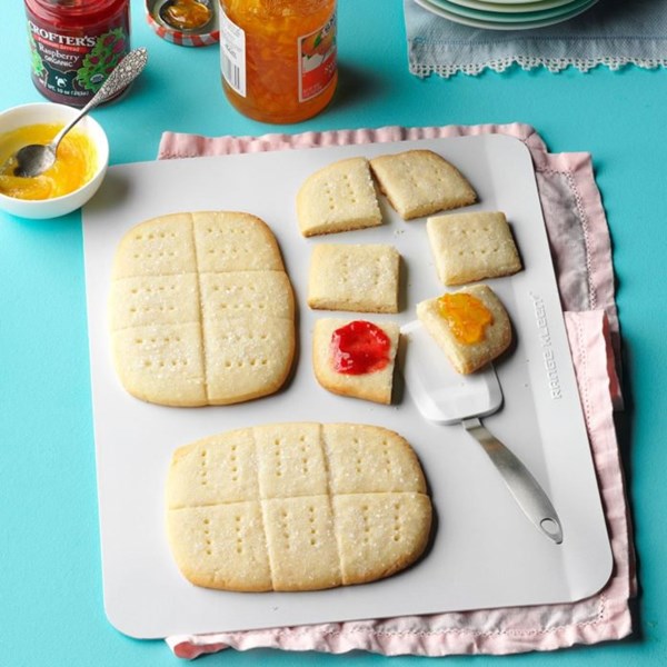 Crisp lemon shortbread