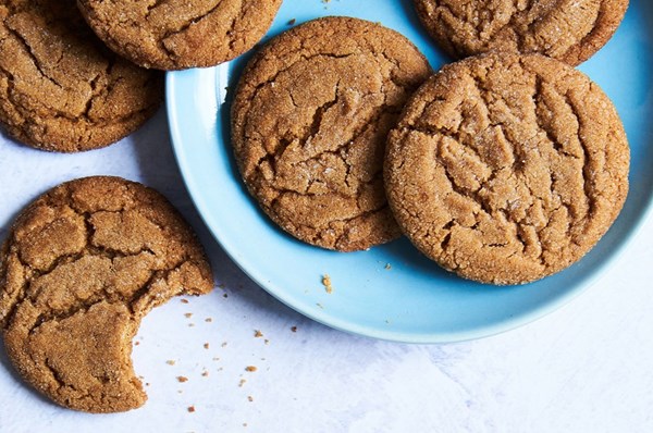 Crisp molasses cookies