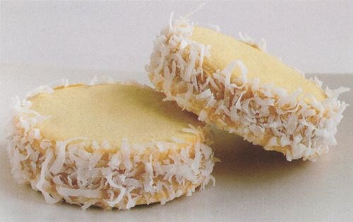 Crisp sandwich cookies filled with milk caramel (Alfajores)