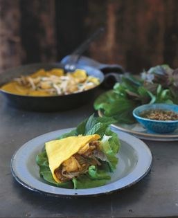 Crisp vegetarian parcels (Cha giò chay)