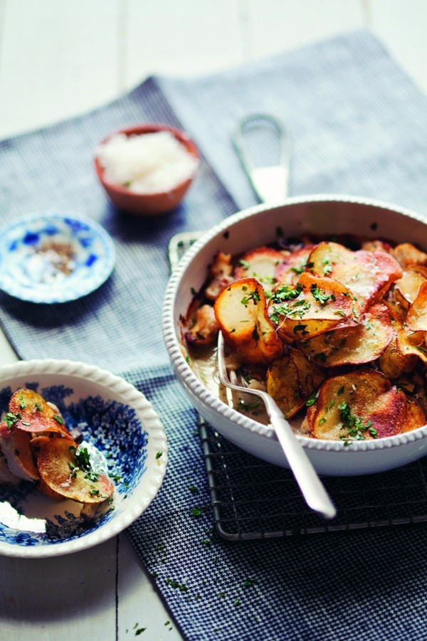 Crispy & creamy chicken, mushroon & potato bake