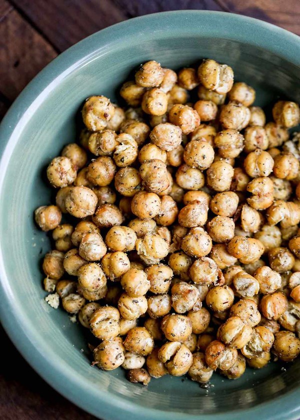 Crispy air fryer chickpeas