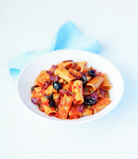 Crispy bacon, chilli and tomato rigatoni