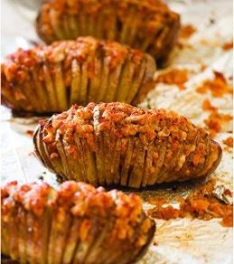Crispy baked potato fans (Hasselback potatoes)