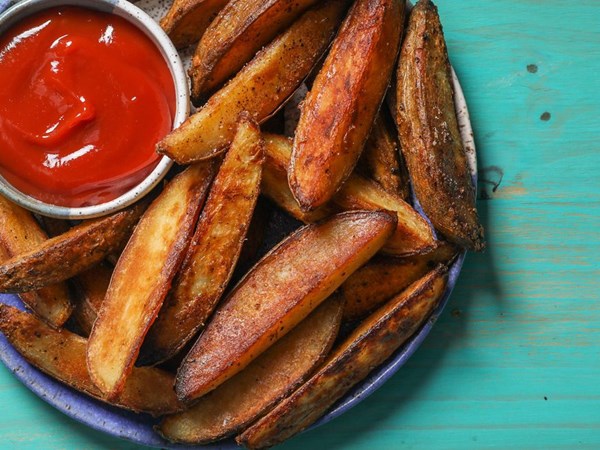 Crispy baked potato wedges