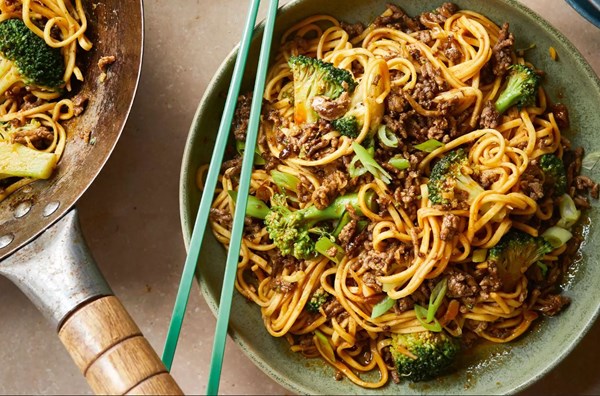 Crispy beef & broccoli noodles