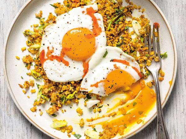 Crispy brown rice and cauliflower with fried eggs