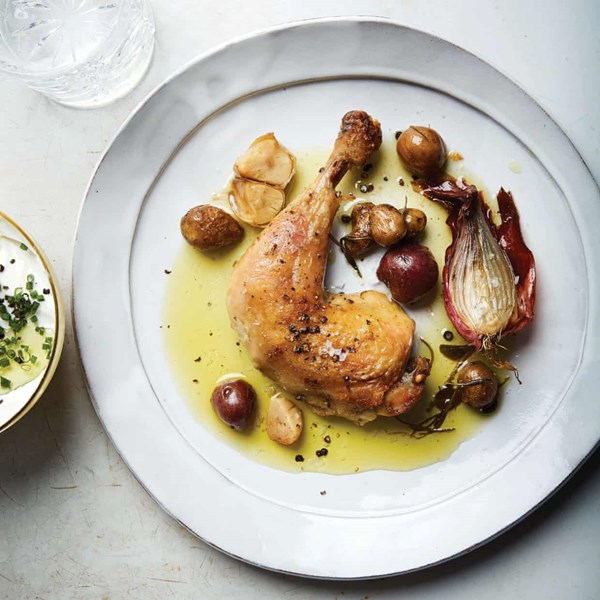 Crispy chicken legs with rosemary, tiny potatoes and sour cream