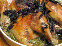 Crispy chicken roasted on lettuce (Kǎo xiǎochújī / 烤小雛雞)