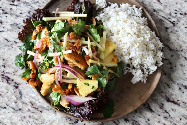Crispy chicken salad à la Wondee Siam