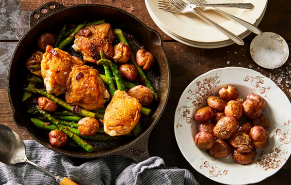 Crispy chicken thighs with asparagus, bacon & potatoes 