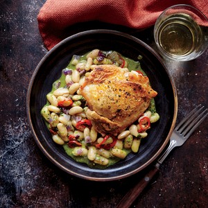 Crispy chicken thighs with white beans