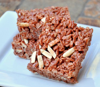 Crispy chocolate, almond and sea salt candy bars (a.k.a. Chocolate, almond and sea salt Rice Krispy treats