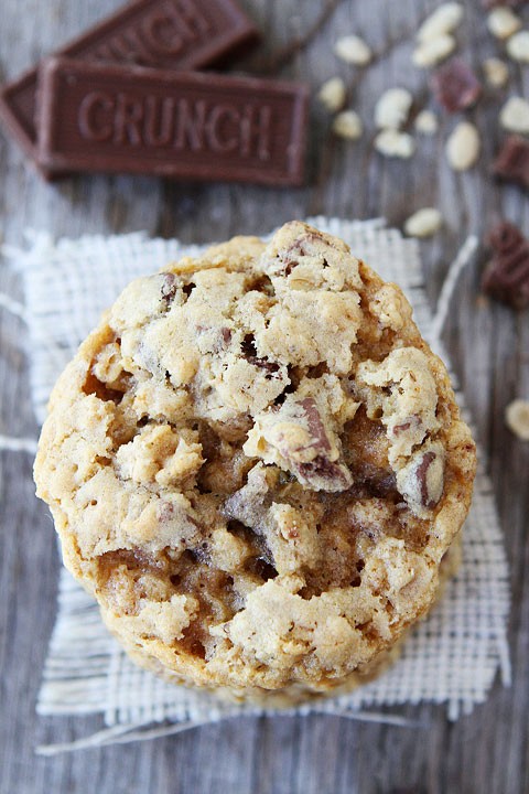 Crispy chocolate chip crunch oatmeal cookies