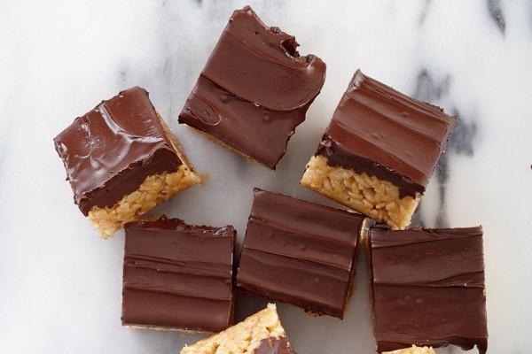 Crispy chocolate peanut butter squares