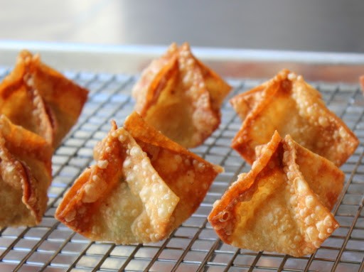 Crispy crab & cream cheese wonton (Crab Rangoon)