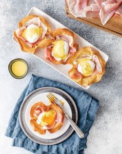 Crispy crepes Benedict