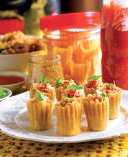 Crispy cups with popiah filing (Pai ti)