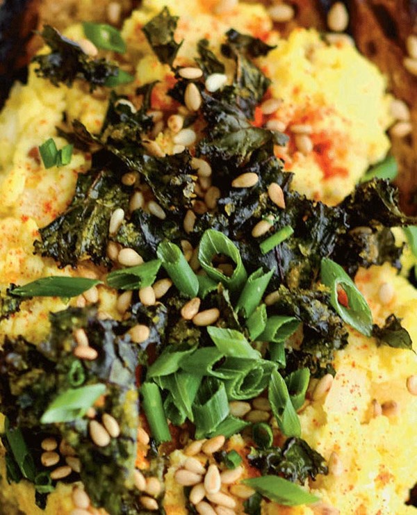 Crispy curly kale chips