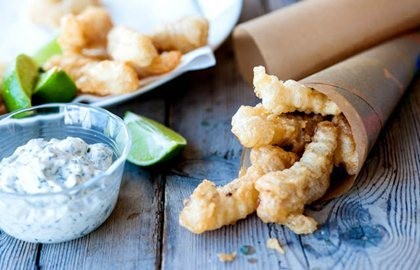 Crispy fish fingers in lemonade batter